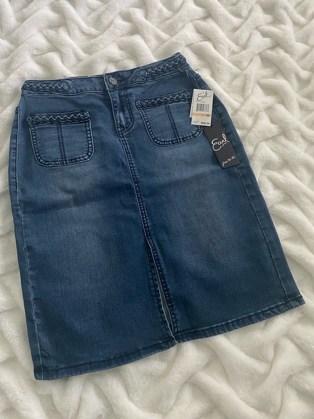 EARL JEAN DENIM SKIRT w/ Braided Denim Faux Belt. Front Patch Pockets. So Cute!